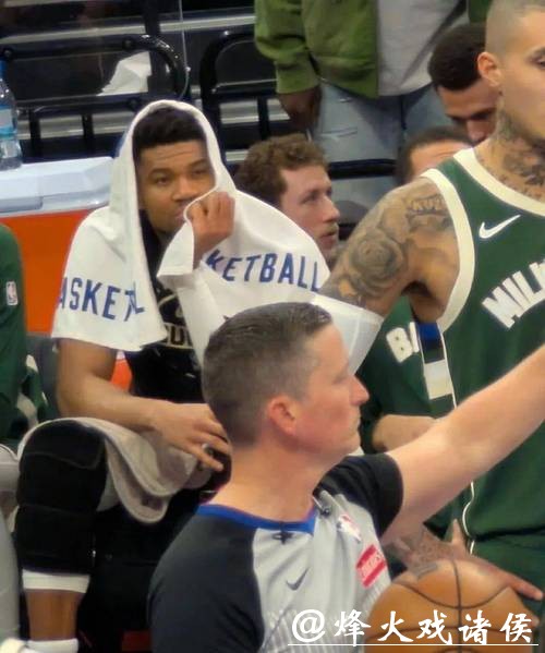 11中8!字母哥公开发飙,雄鹿队已陷入绝境 11中8!字母哥公开发飙,雄鹿队已陷入绝境